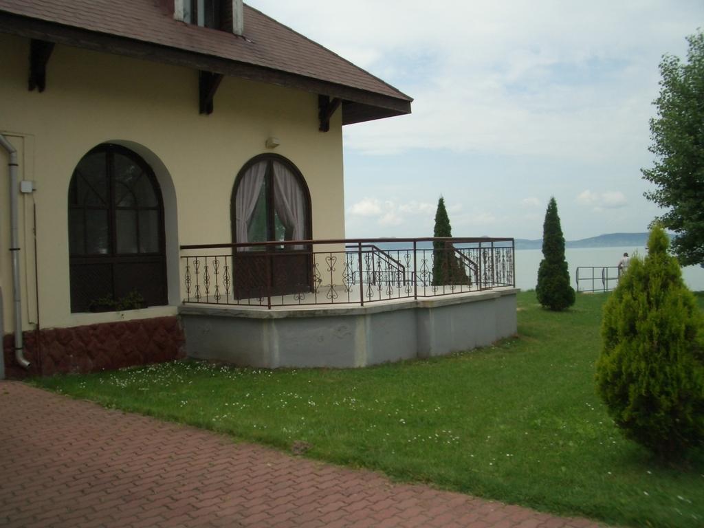 Aranyhid Hotel Balatonboglar Exterior photo