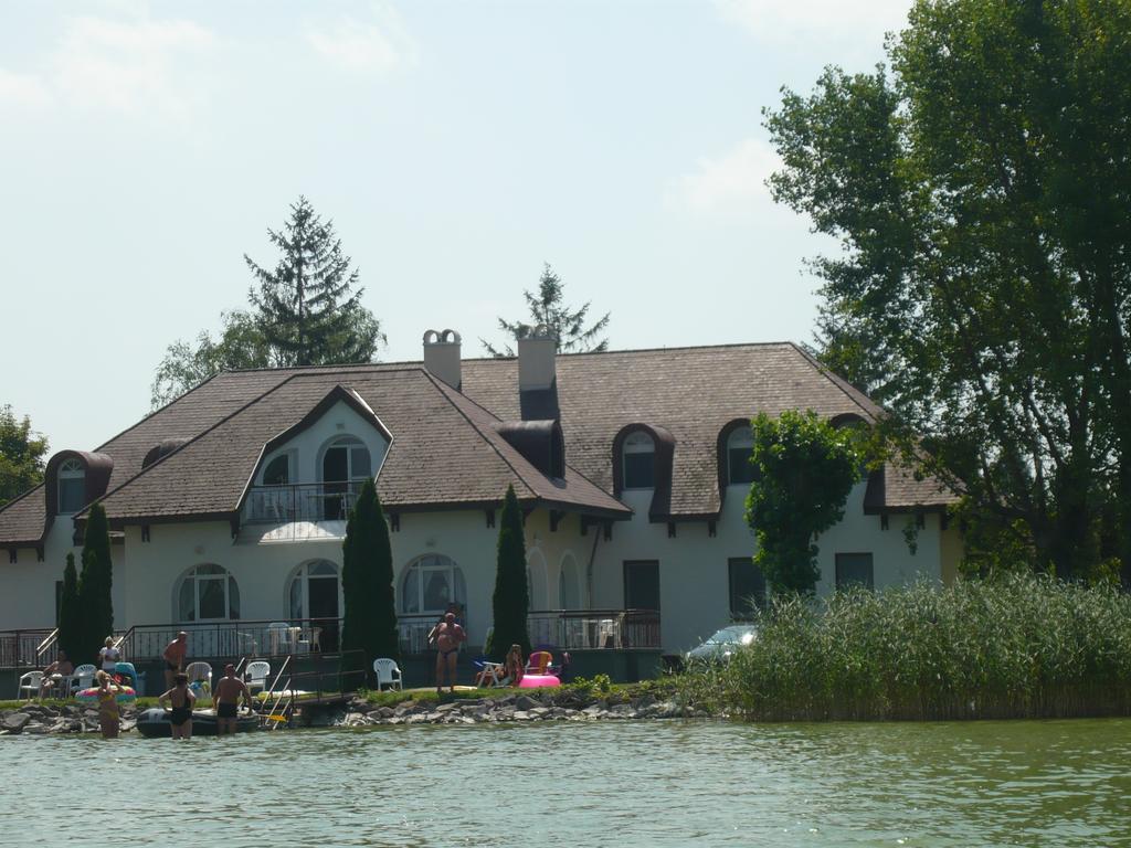 Aranyhid Hotel Balatonboglar Exterior photo